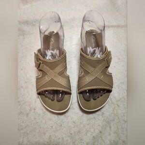 Clarks Womens Daisy Drift Open Toe Sandals Tan Wedge Slip-on Size 6M